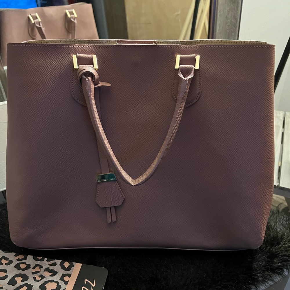 A beautiful lady bag can be used for work or a night out, great for your laptop.